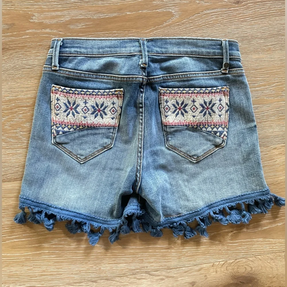 Driftwood Connie Embroidered Fringe Jean Shorts Boho Festival Stage Coach - Picture 3 of 7